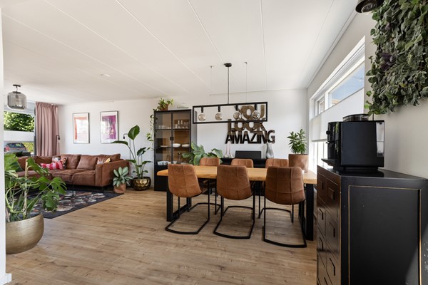 Foto - Te koop: instapklare hoekwoning met oprit en garage!